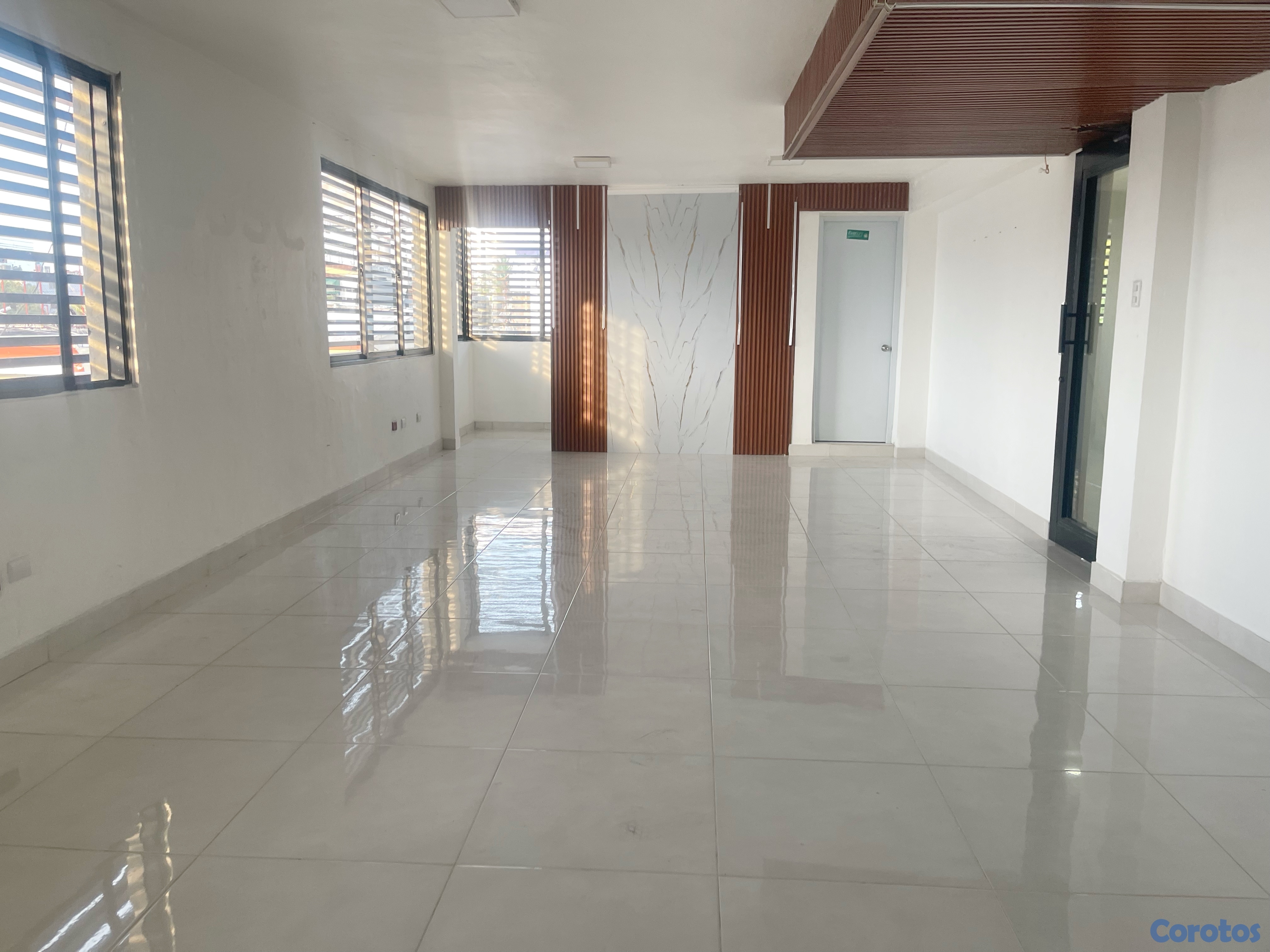 oficinas y locales comerciales - Alquiler local en el mirador  2