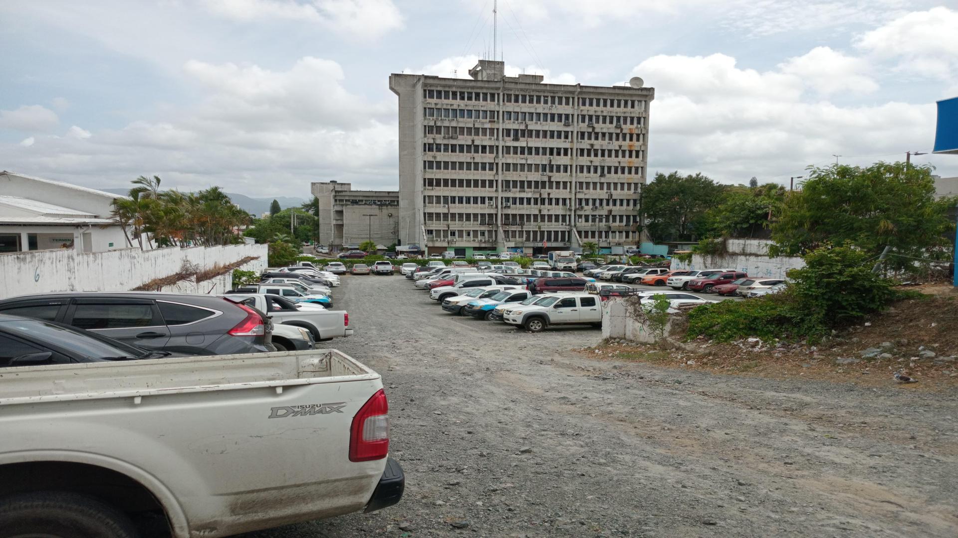 solares y terrenos - Terreno Comercial en Venta en Av. Juan P. Duarte – 2,558 m² 0