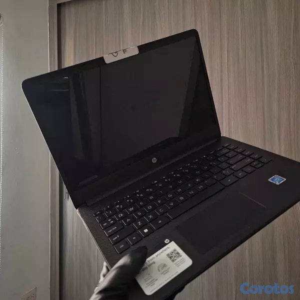 computadoras y laptops - Laptop HP 14” en excelente estado 8