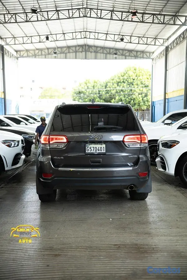 jeepetas y camionetas - Jeep Grand Cherokee Limited 4x4 2018 Clean Carfax 7