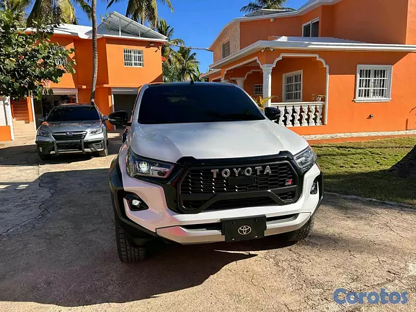 jeepetas y camionetas - Toyota hilux 2025 3