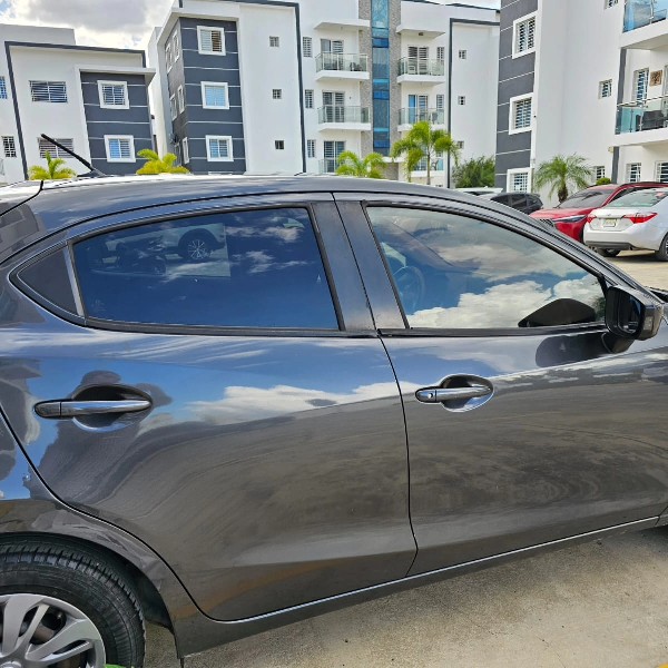 carros - Mazda demio 2017 1