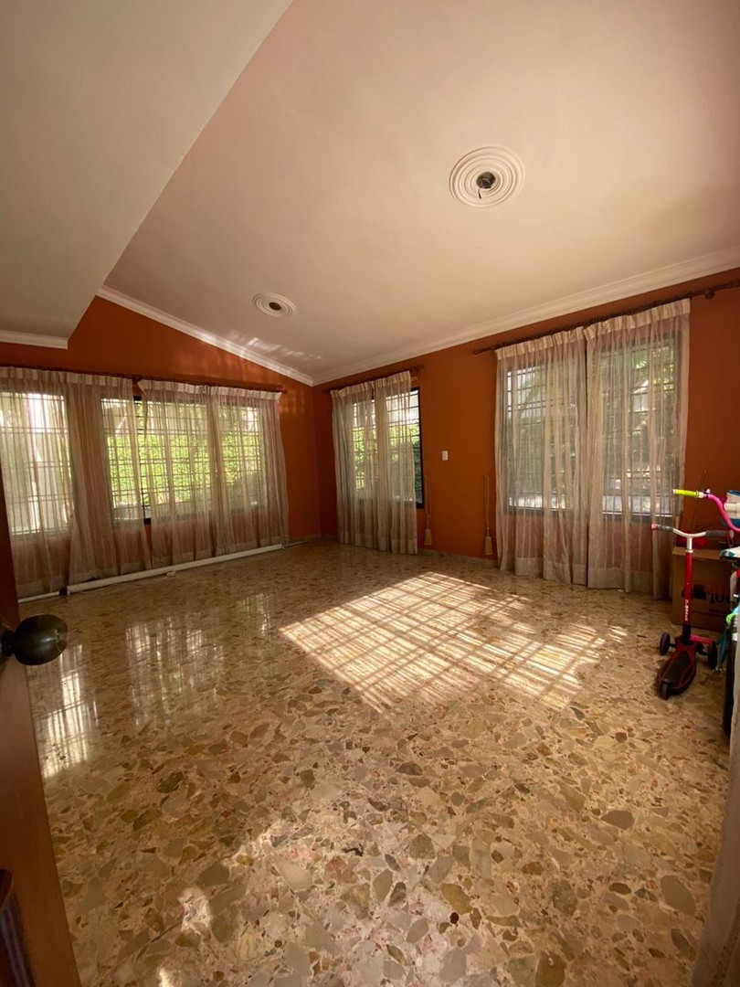 casas - Casa en Venta en residencial cerrado en arroyo Hondo 
Precio: U$S440,000  6