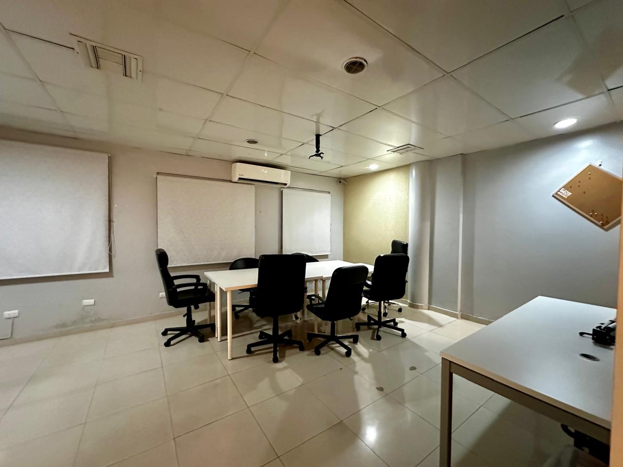 oficinas y locales comerciales - Oficina amueblada proximo a la Churchill 10