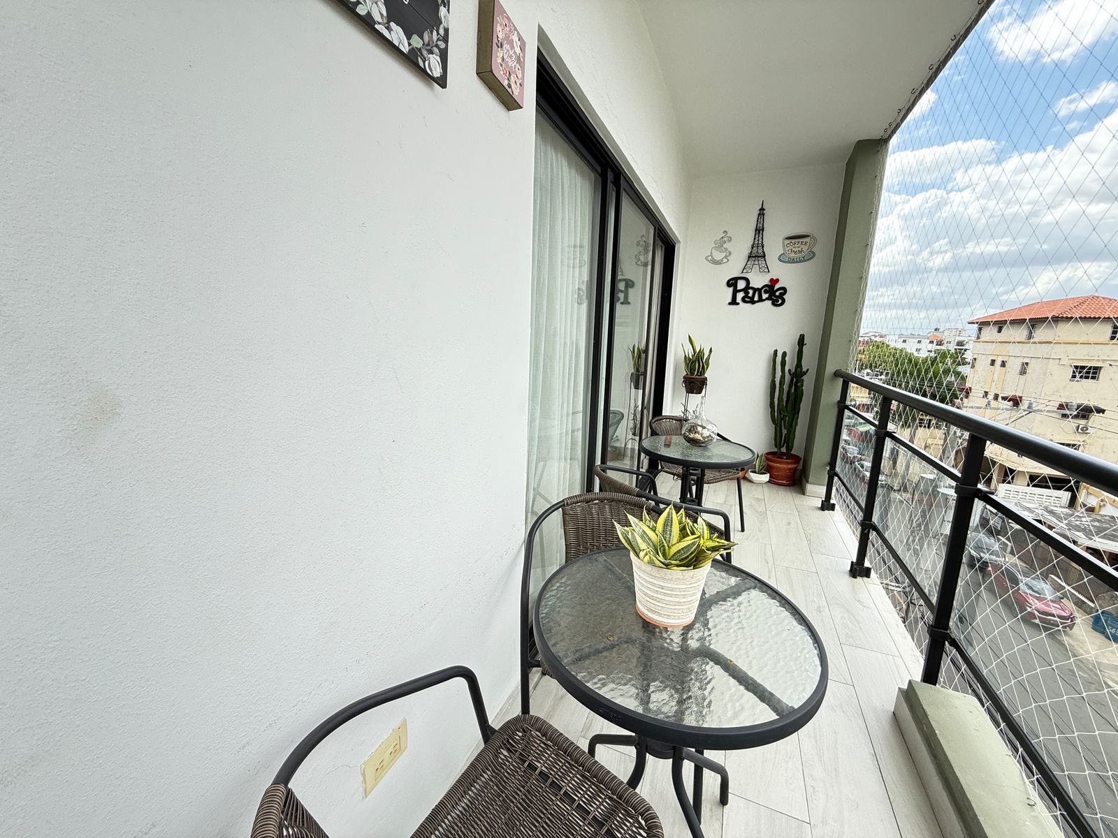 apartamentos - Vendo Evaristo morales tres hab con baño dos parqu 3