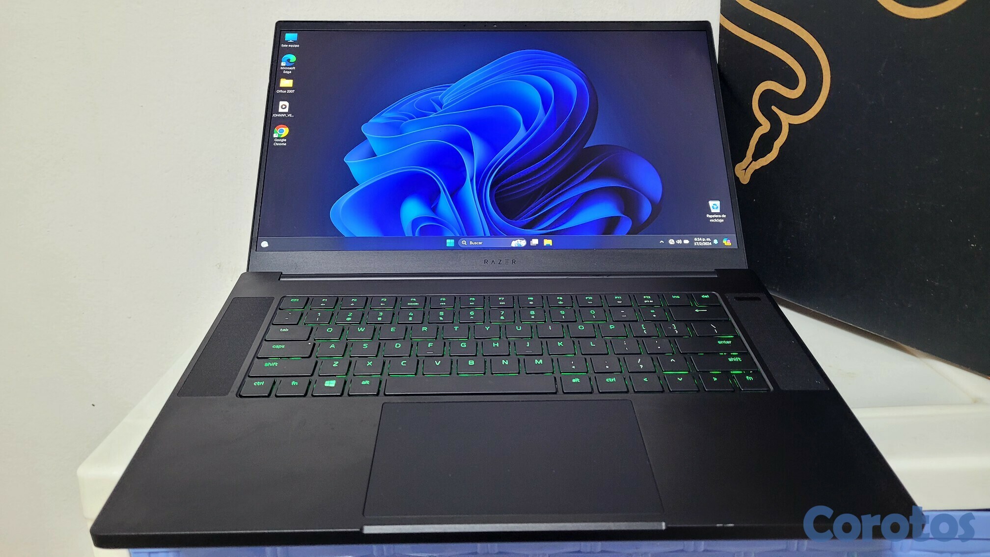 computadoras y laptops - Razer blade Gamer Core i7 9na Gen Ram 16gb nVidea  RTX 2060 6GB 1080p 144hz 1