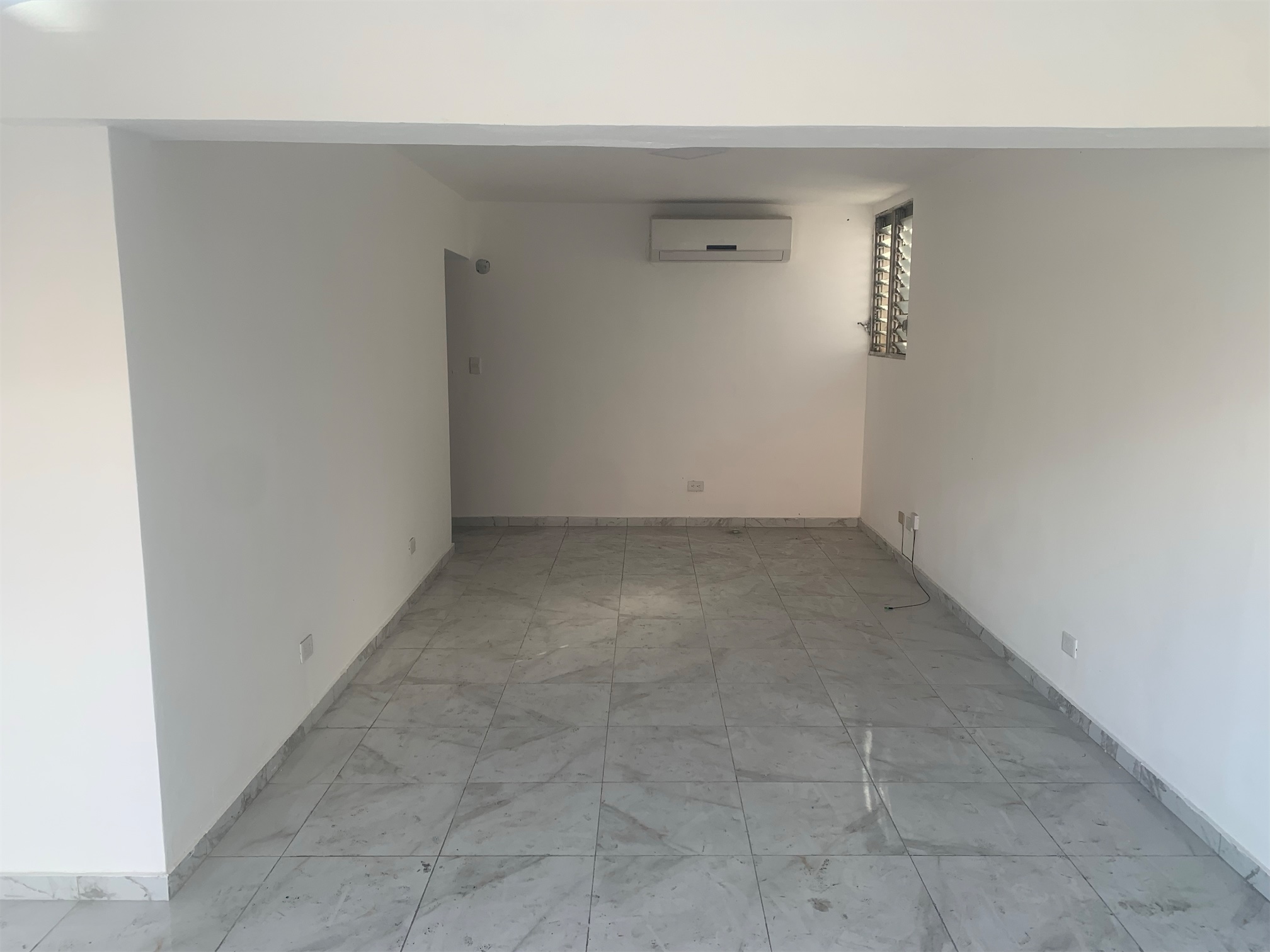 oficinas y locales comerciales - Local comercial amplio  3