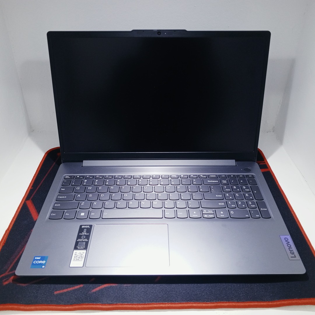 computadoras y laptops - Laptop Lenovo Ideapad Slim 3 15LRU8/ i5-1335U/8GB LPDDR5-SDRAM/256GB SSD