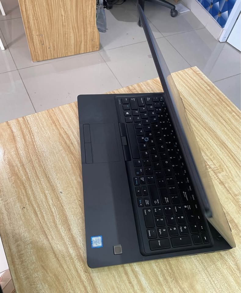 computadoras y laptops - Laptop Dell Latitude Intel core i3 8va Gen 16GB  0