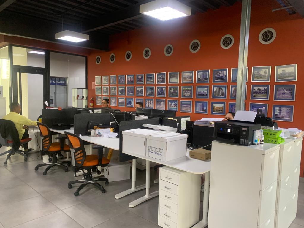 oficinas y locales comerciales - Local comercial en alquiler en Paraíso 2