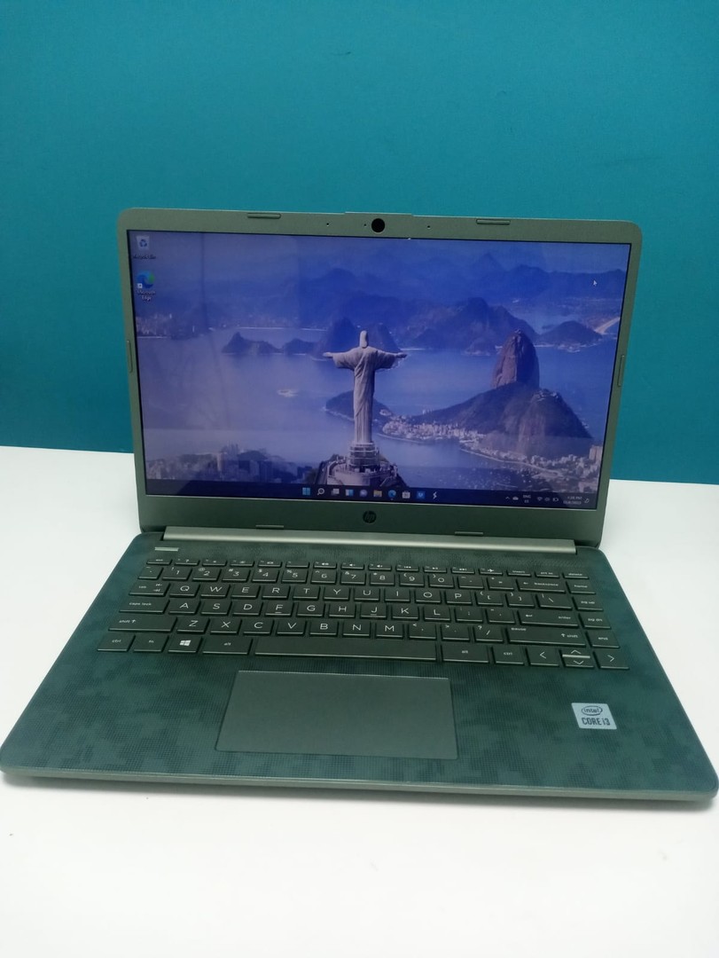 computadoras y laptops - Laptop, HP 14b-dq1xxx / 10th Gen, Intel Core i3 / 8GB DDR4 / 256GB SSD
 