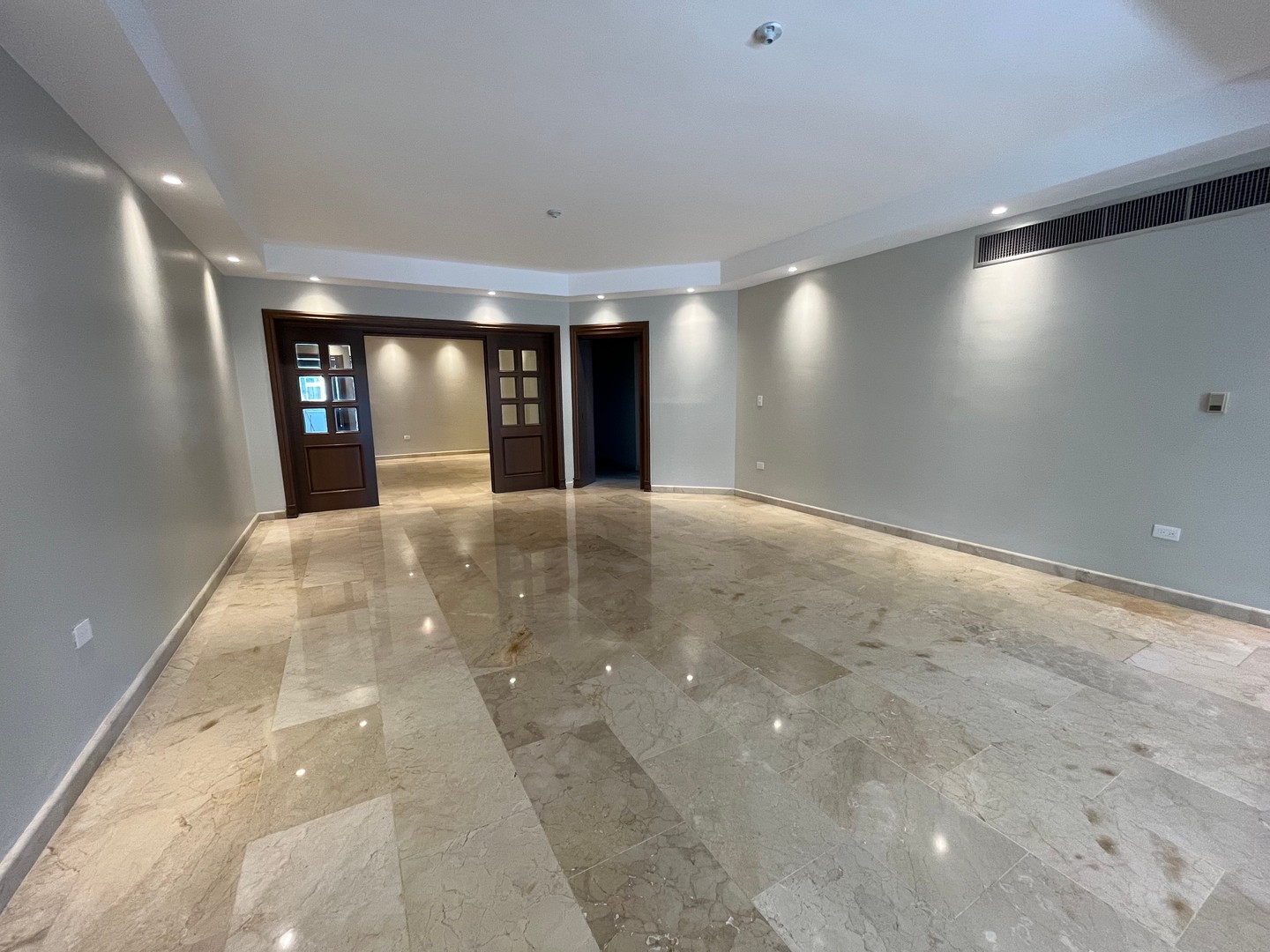 apartamentos - Apartamento En Alquiler En Piantini De Tres Habitaciones + Estudio 0