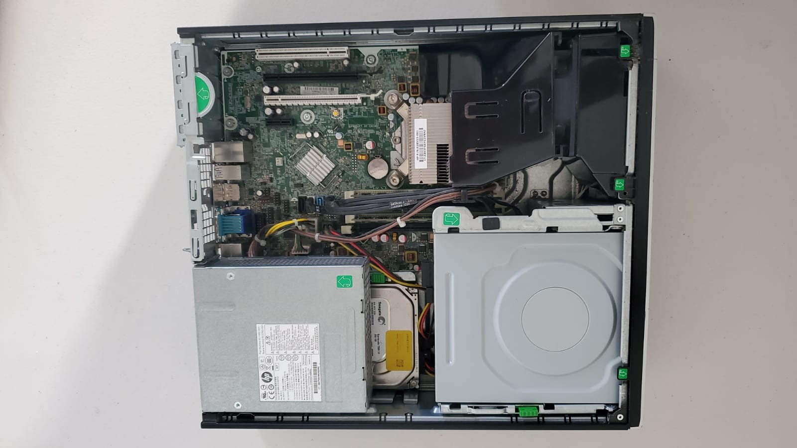 computadoras y laptops - Computadora de escritorio CON 2 MONITORES 0