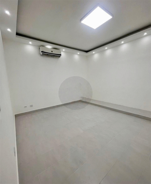 oficinas y locales comerciales - Amplio local en zona céntrica y comercial 8