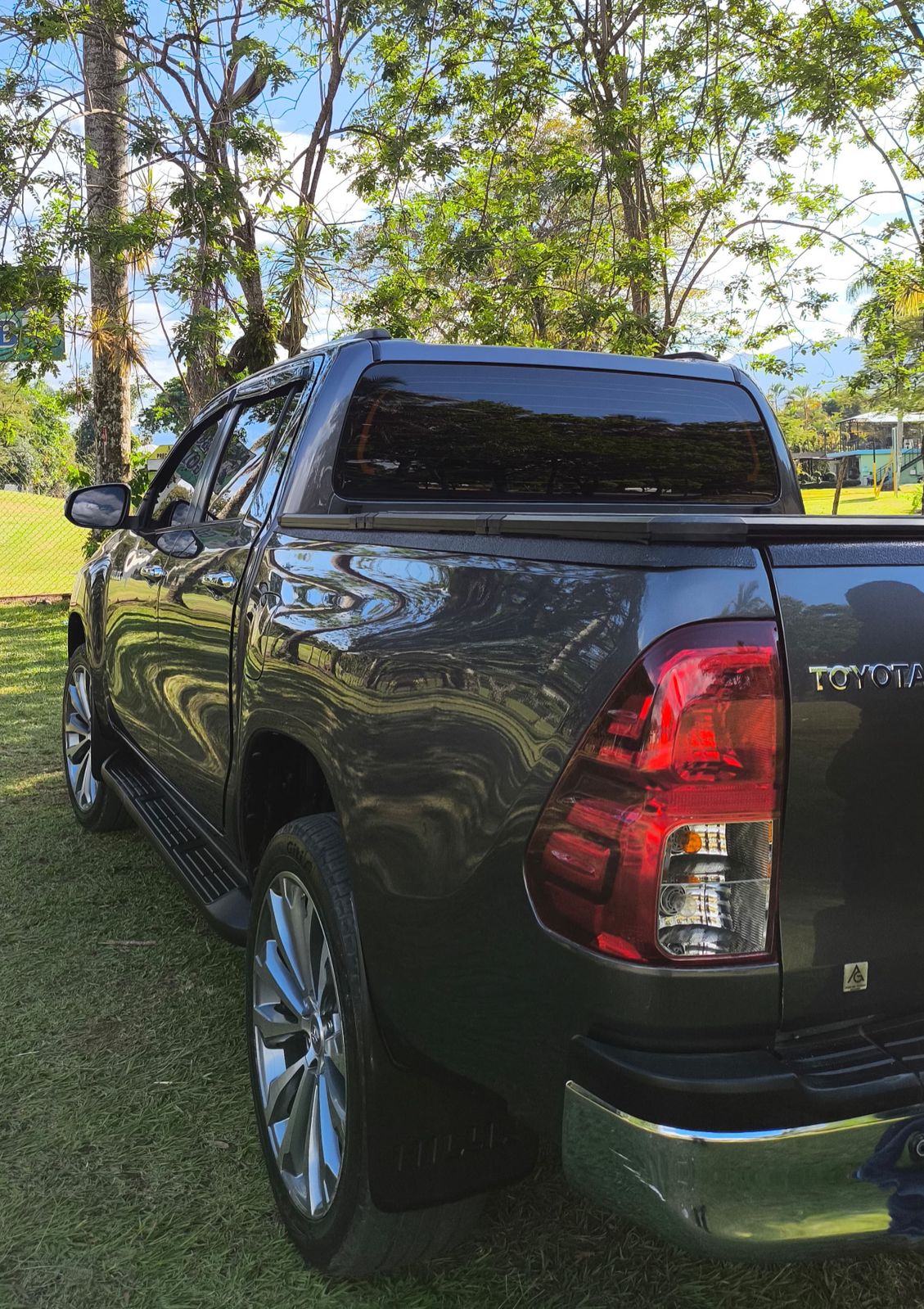 jeepetas y camionetas - Toyota hilux 2017 3
