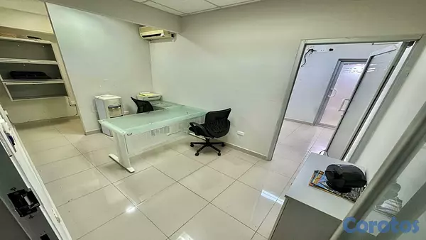 oficinas y locales comerciales - Oficina Comercial en Alquiler Semi-Amueblada Ensanche Julieta 1