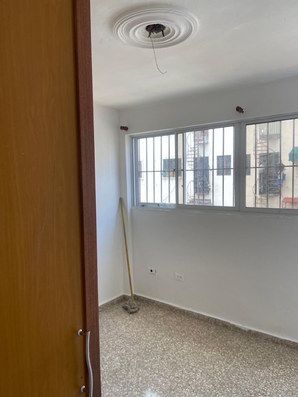 apartamentos - Alquiler de apartamento 4to nivel en Bella Vista con parqueo cerrado. 4