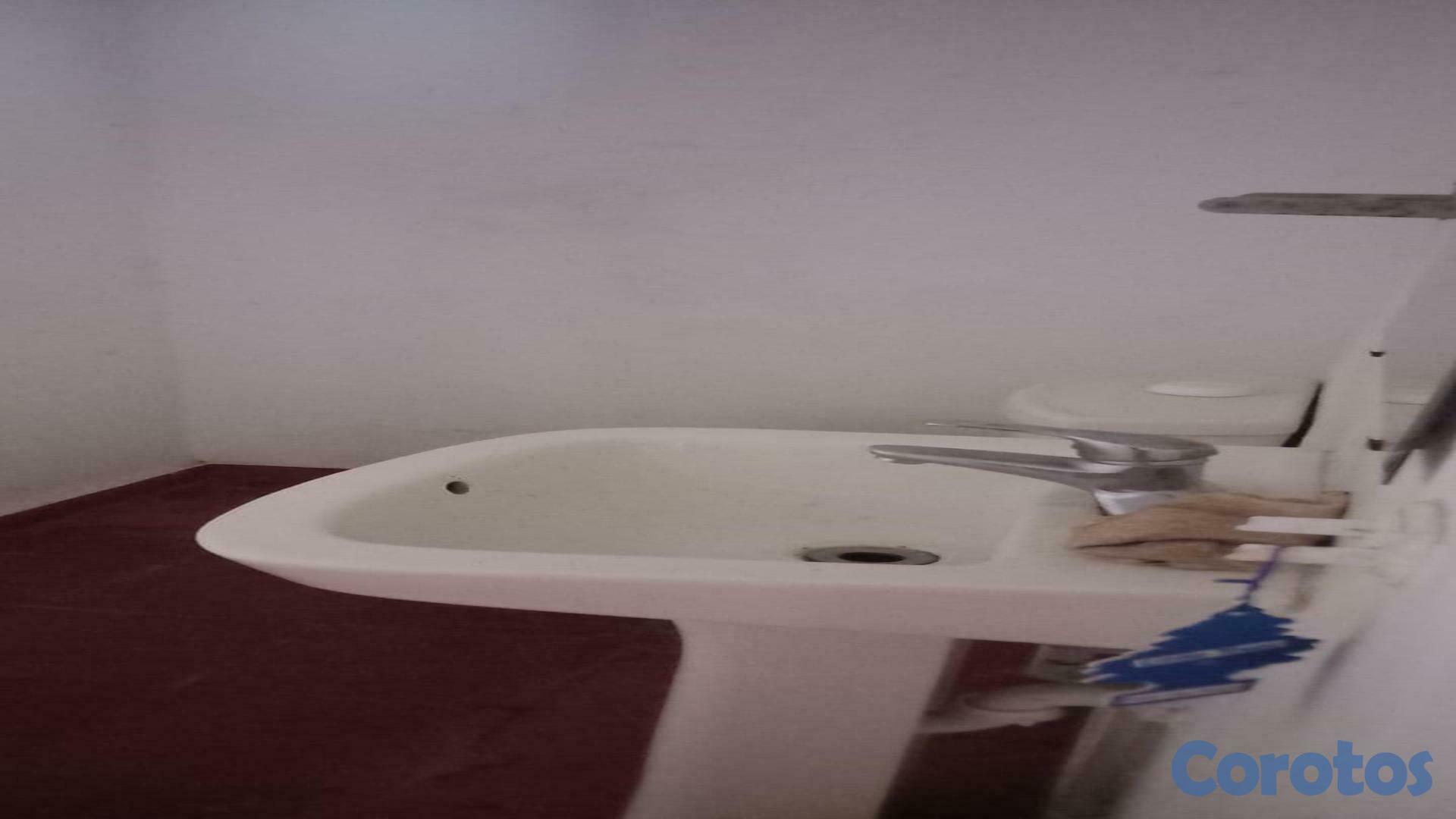 oficinas y locales comerciales - LOCAL COMENCIAL EN ALQUILER   AV. RÓMULO BETANCOURT 7