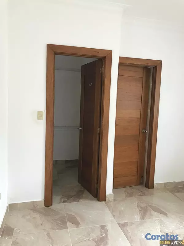 casas - Casa Económica En Venta En Residencial Cerrado En  7
