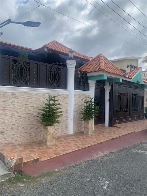 casas - Hermosa casa en venta en Santo Domingo Este en el sector de Cancino 2