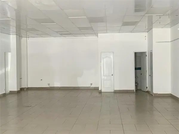 oficinas y locales comerciales - Local céntrico y comercial Piantini 3
