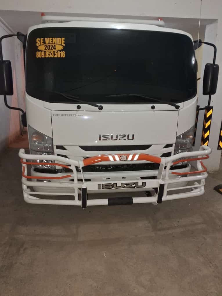 camiones y vehiculos pesados - Camión Volteo ISUZU 2024