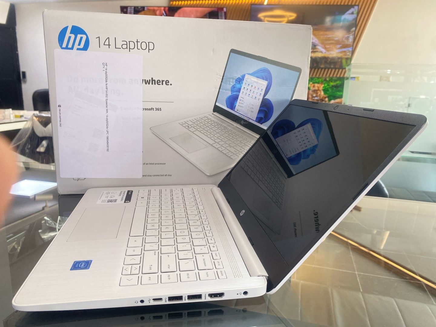 computadoras y laptops - Hermosa Laptop HP 14-dp0052dx, Pantalla 14 pulgs 1 año de garantía  1