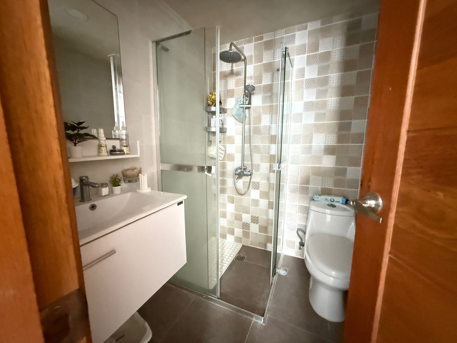 apartamentos - Vendo Evaristo morales tres hab con baño dos parqu 1