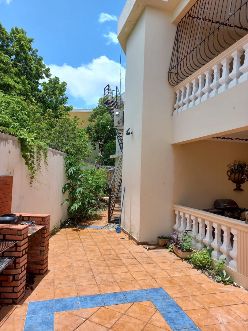 casas - Venta de mansión con 600mts en vista hermosa zona oriental Santo Domingo  3