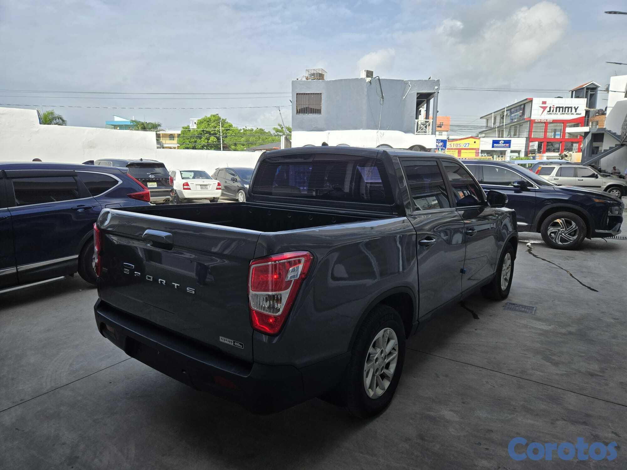 jeepetas y camionetas - KGM REXTON 2021 GRIS OSCURO DIESEL 9