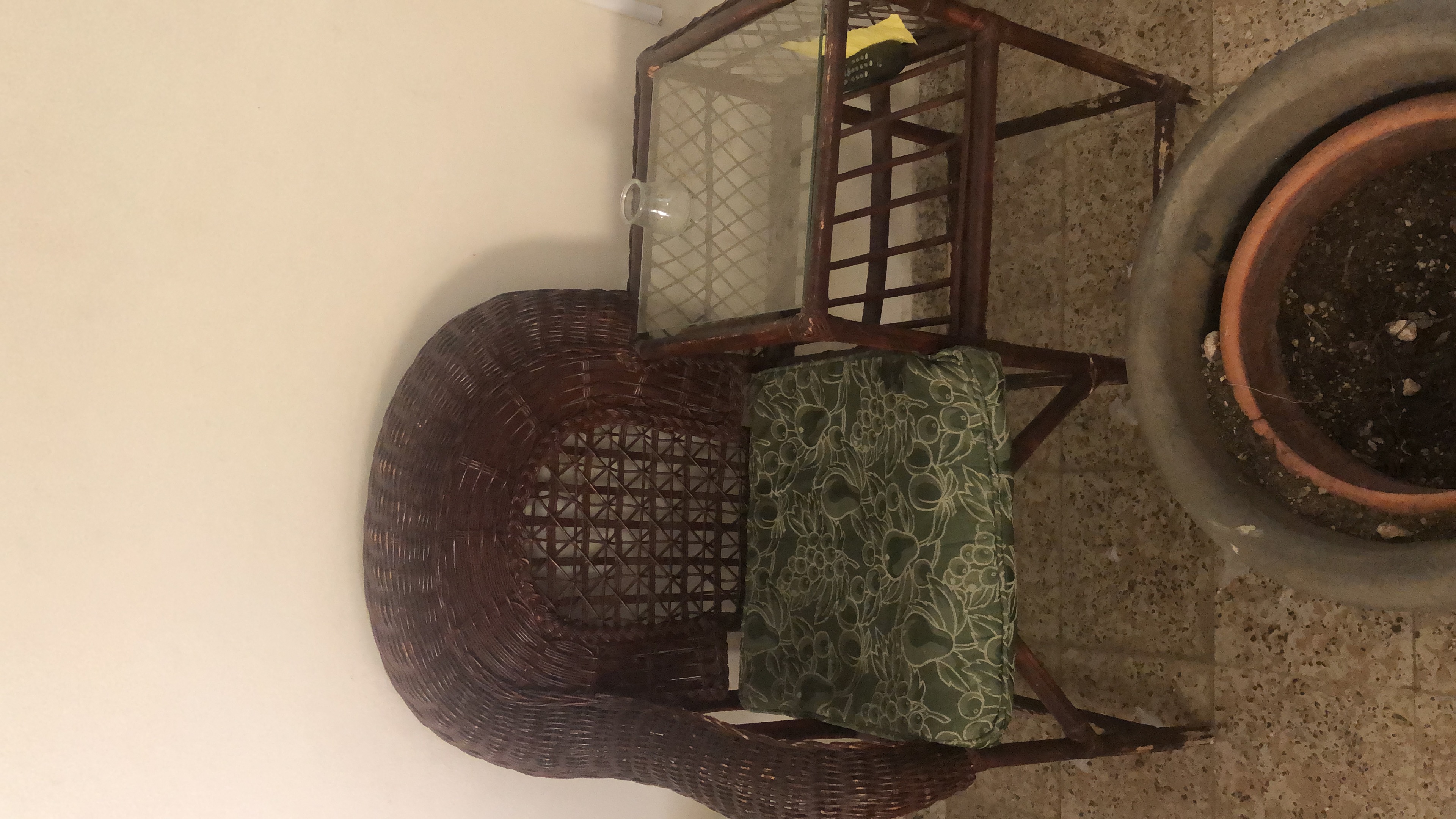 muebles y colchones - Vendo Mesa con sillón en Mimbre
