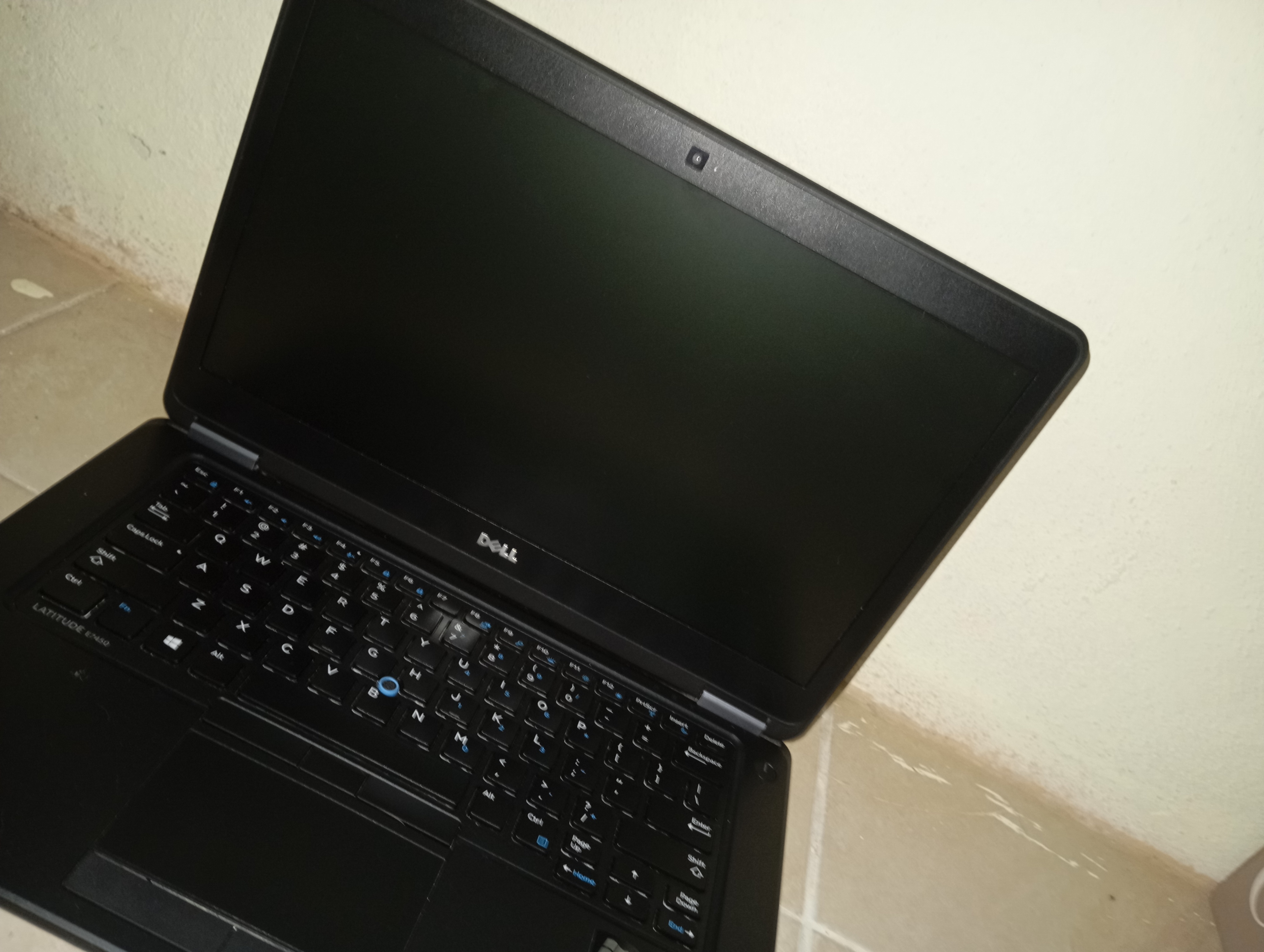 computadoras y laptops - contiene cargador. 2