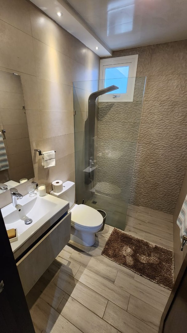 apartamentos - Apartamento 2do Nivel en La Zurza  2