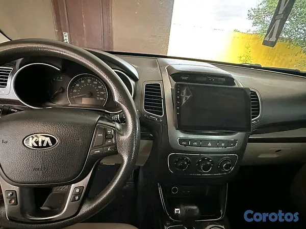 jeepetas y camionetas - Kia Sorento 2015 en excelentes condiciones  2