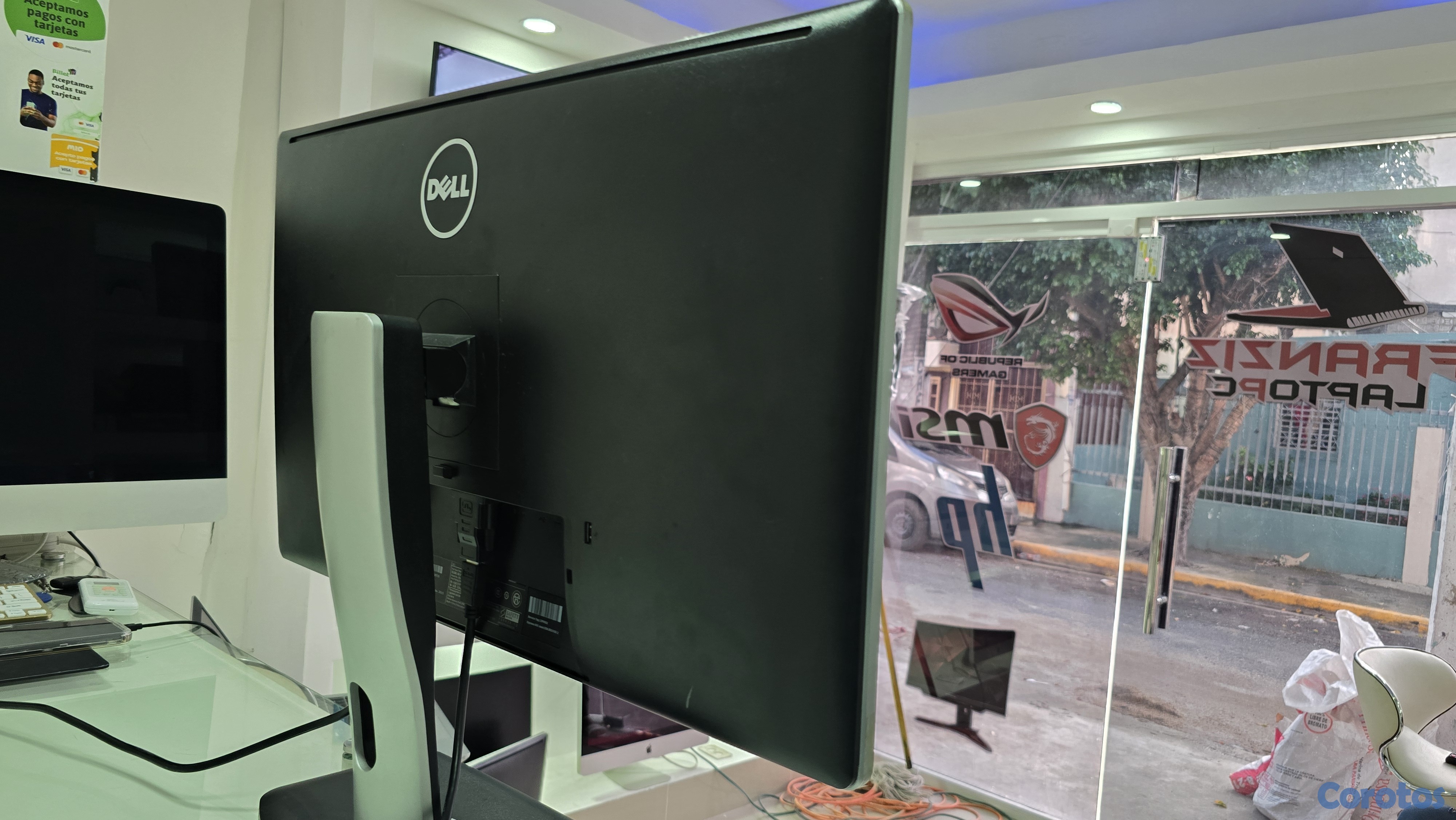 computadoras y laptops - Monitor Dell de 27 Pulg hdmi DisplayPort Pantalla Giratoria  3