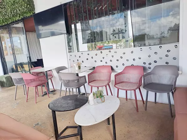oficinas y locales comerciales - Local céntrico en los Prados 5