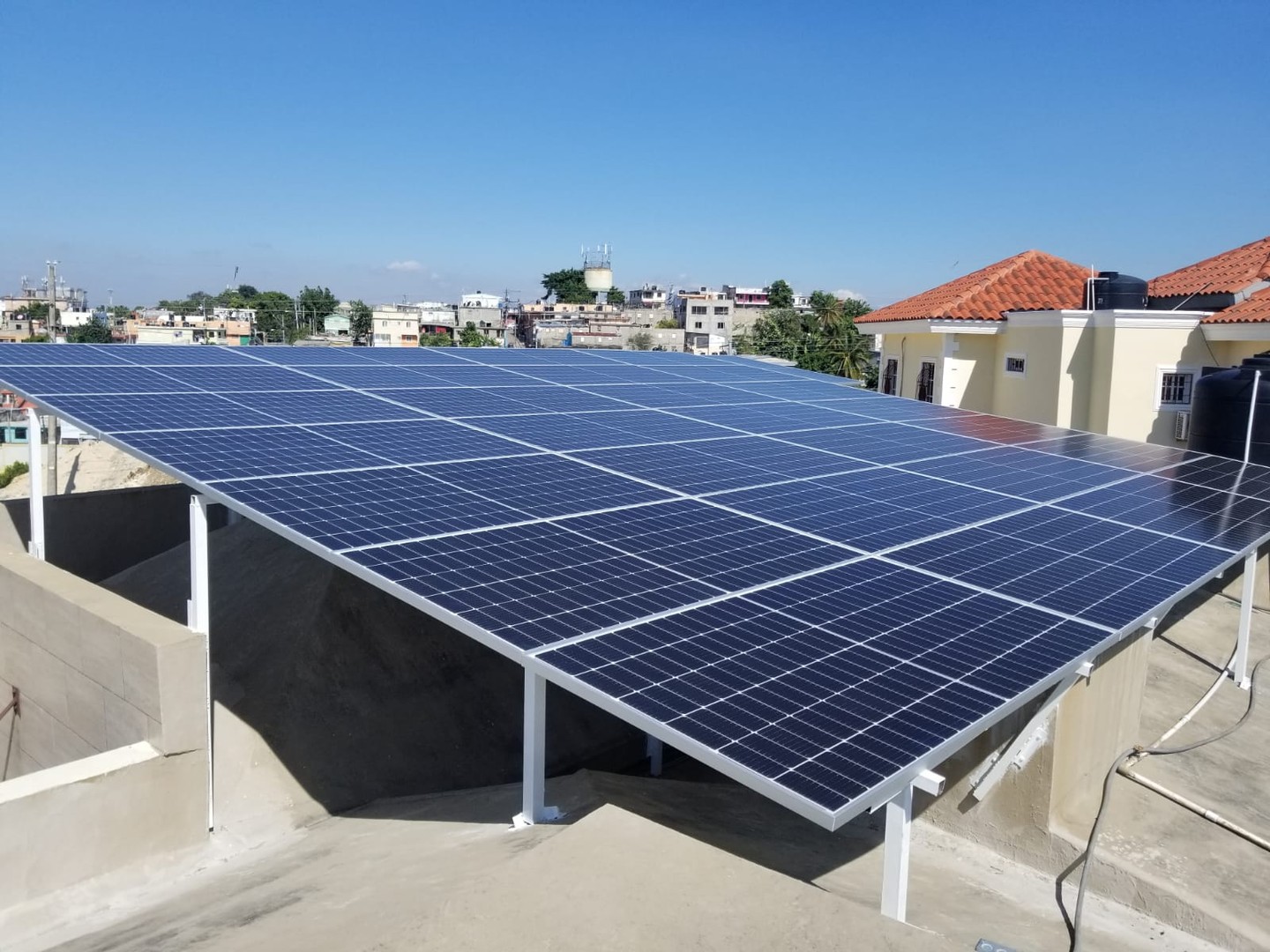 plantas e inversores - Instalación de paneles solares