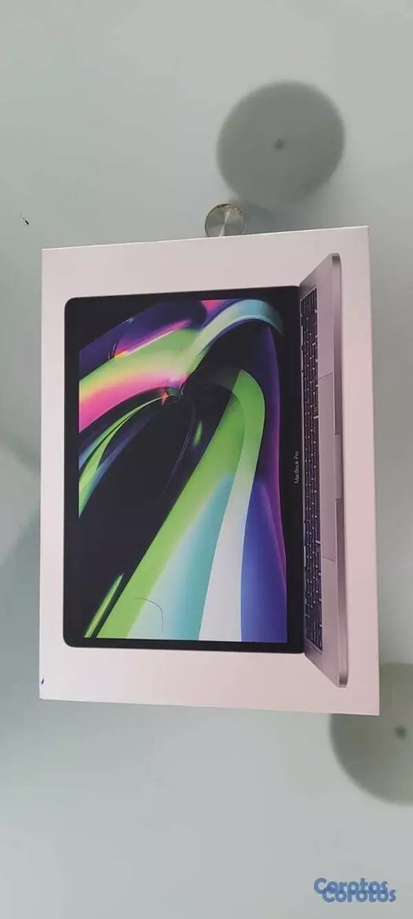 computadoras y laptops - MacBook Pro 13” (M1, 2020) – 8 GB RAM | 512 GB SSD 4