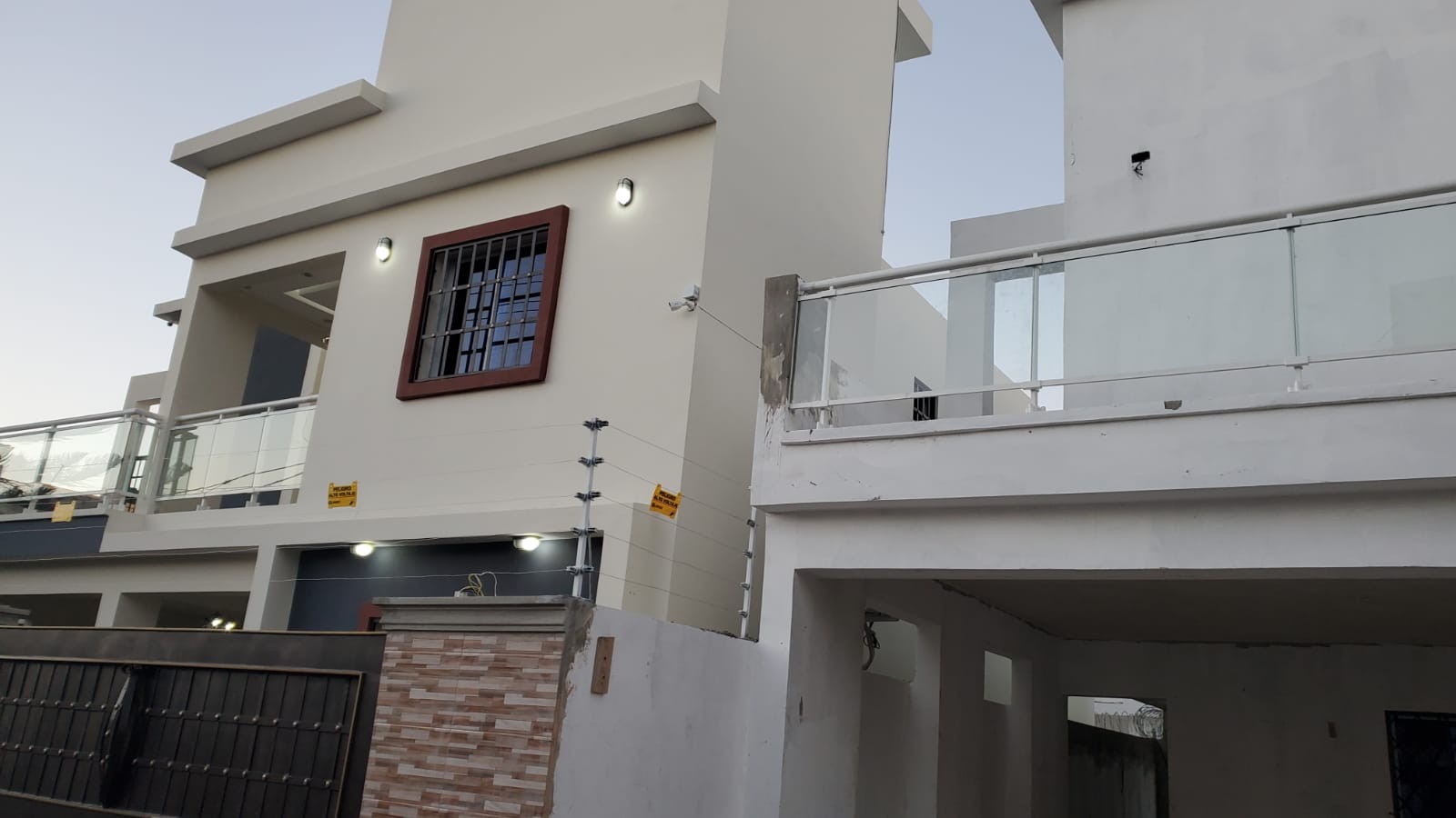 apartamentos - Casas de dos niveles en Prado Oriental, Autopista de San Isidro 3