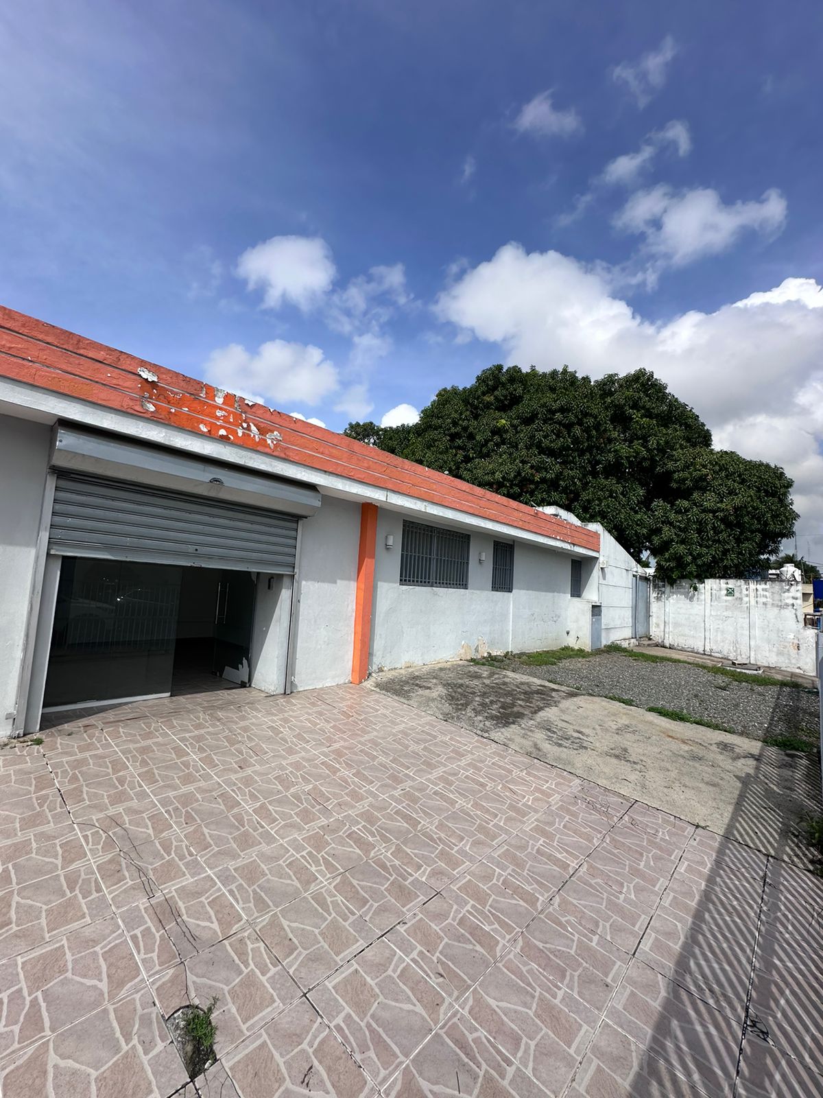 oficinas y locales comerciales - Alquilo Casa Comercial en Los Prados