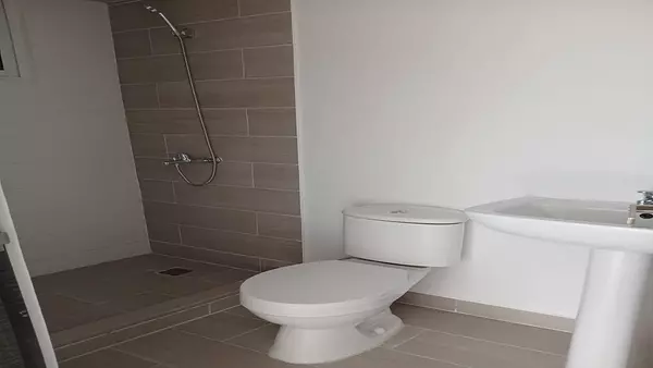 otros inmuebles - VENDO Townhouse en el 7 1/2 de La Independencia 3