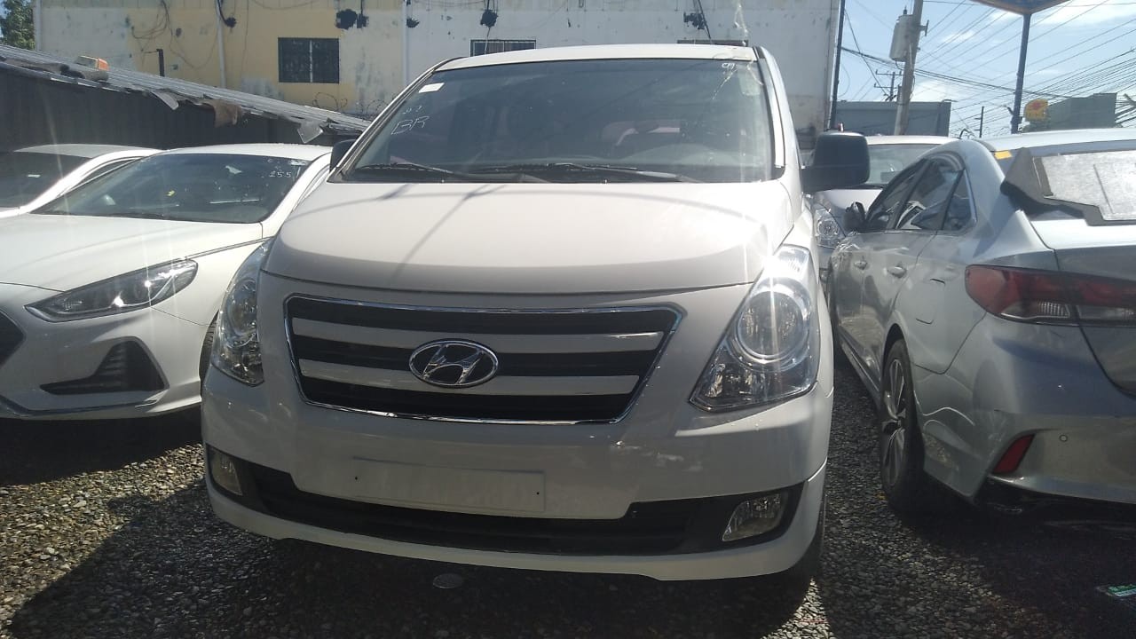 jeepetas y camionetas - HYUNDAI  STAREX 2017 BLANCA 2