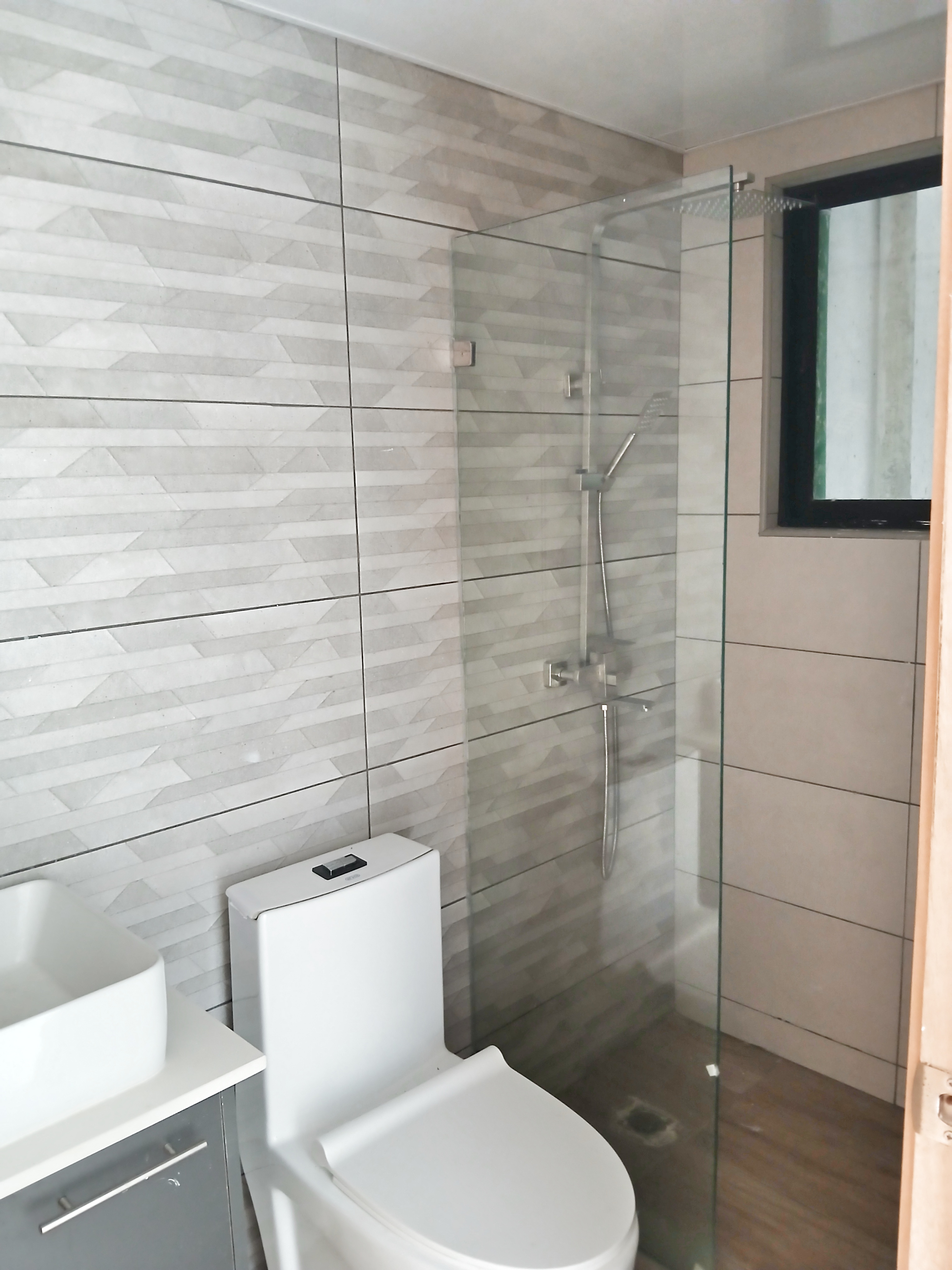 apartamentos - Vendo Apartamento en 2do Nivel | 2 Habitaciones, 2 Parqueos, Amplio Balcón. 

 5