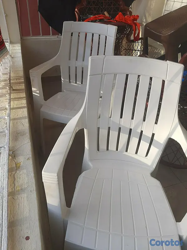 muebles y colchones - 4 Sillas plastica buenas condiciones  3