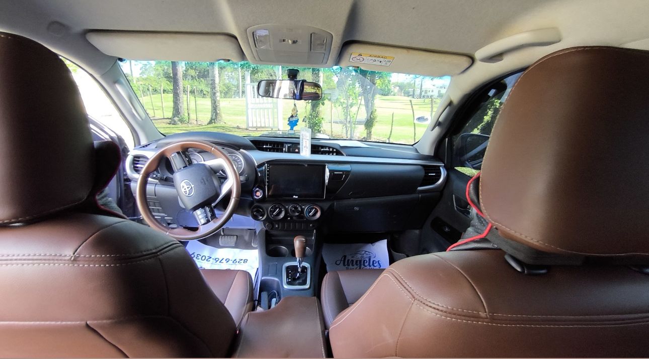 jeepetas y camionetas - Toyota hilux 2017 5