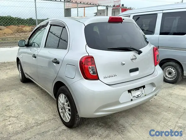 carros - Nissan March 2019 Plateado  6