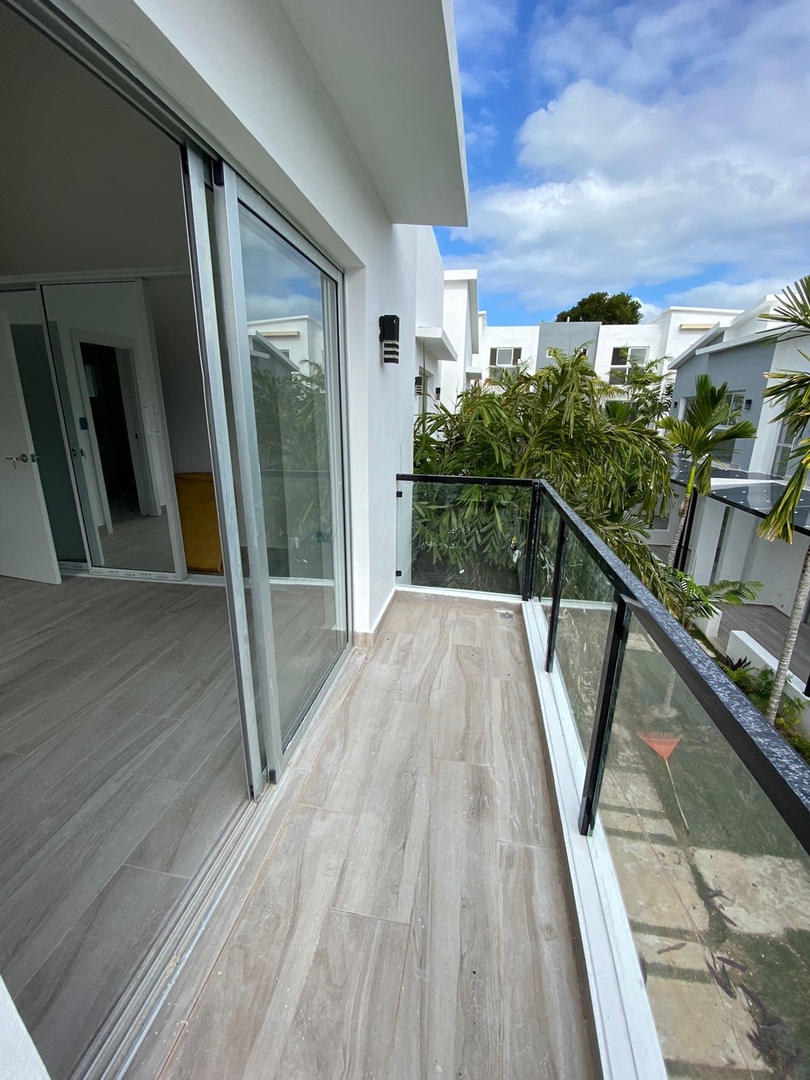 casas vacacionales y villas - Venta de Villa tipo townhouse en Bavaro punta cana con acceso a playa Bavaro  4