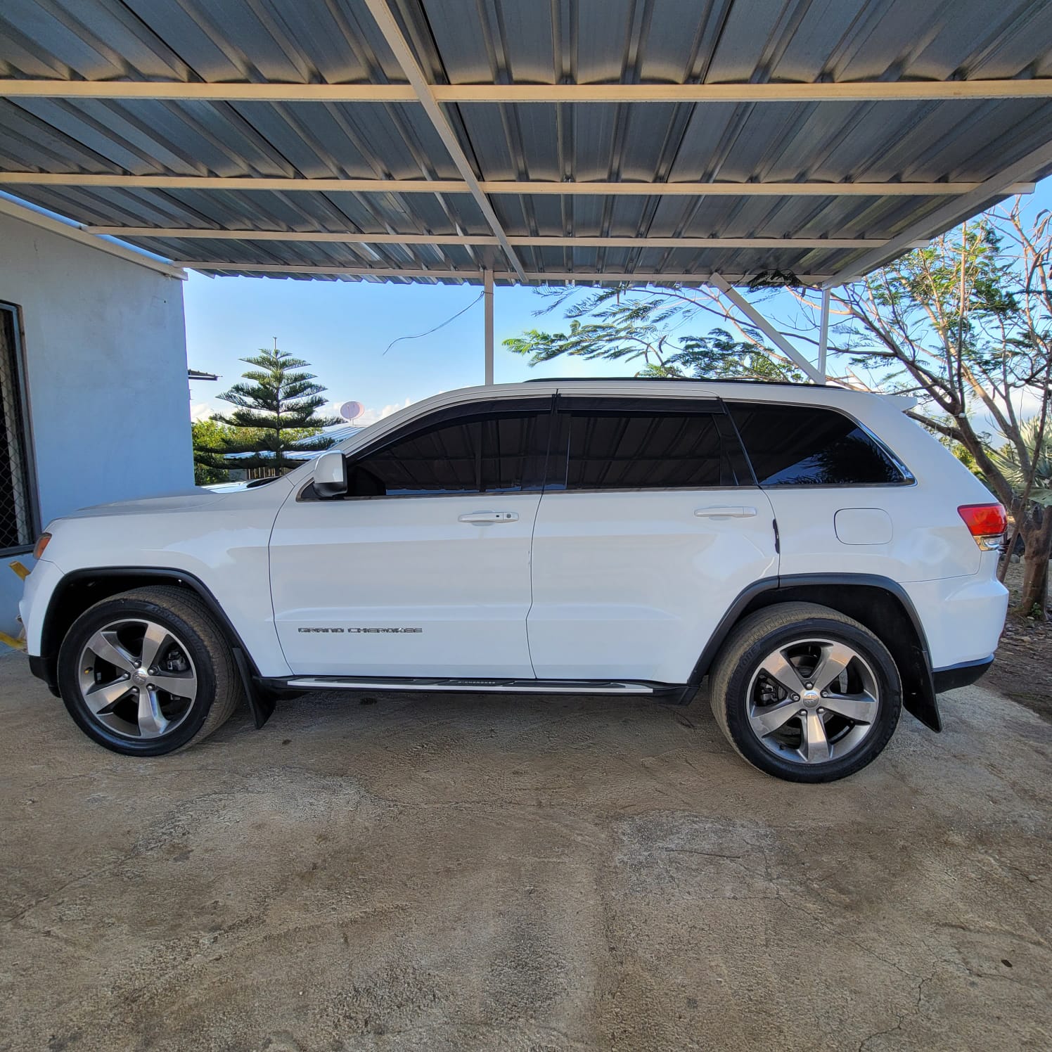jeepetas y camionetas - jeep grand cherokee laredo 2014 1