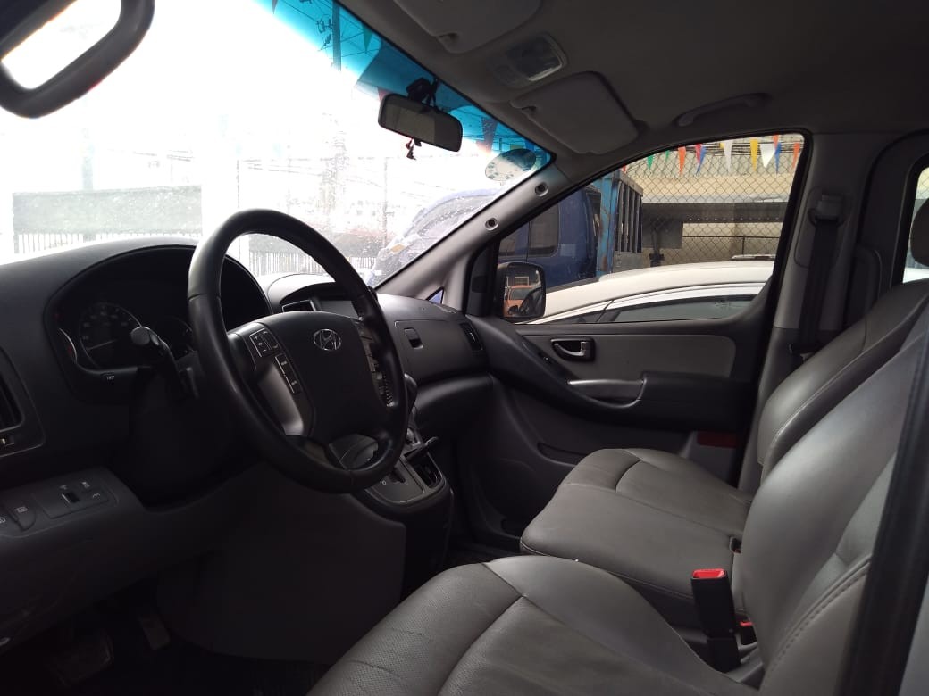 jeepetas y camionetas - HYUNDAI GRAND STAREX 2017 GRIS 3