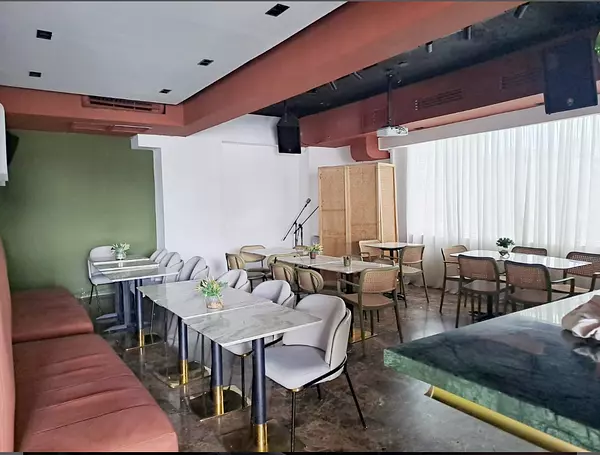 oficinas y locales comerciales - Local céntrico en los Prados 6